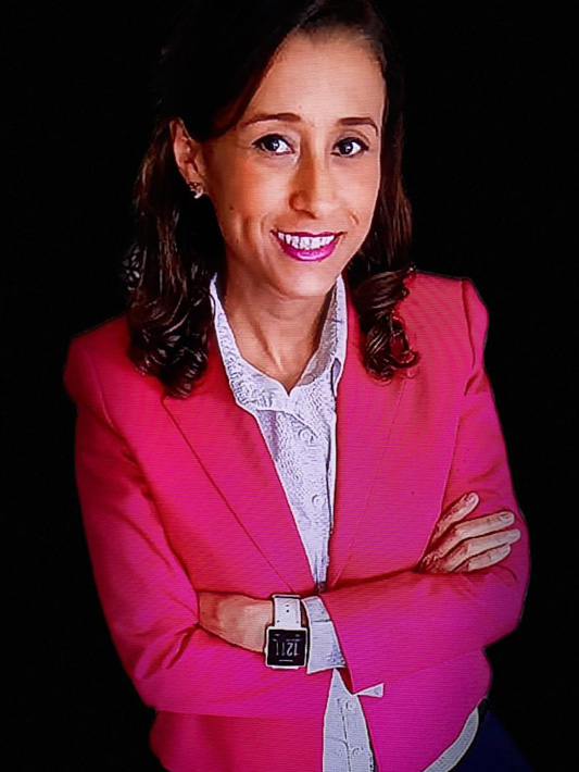 Dra. Ruth Carmina<br />
Cruz Soto